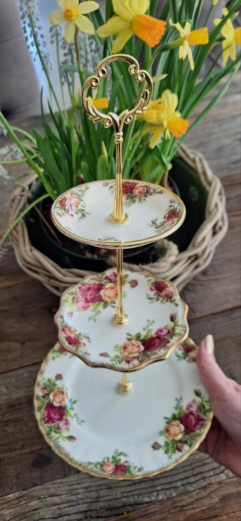 Royal Albert Old Country Roses etagere handmade €39,50, Ophalen of Verzenden, Zo goed als nieuw