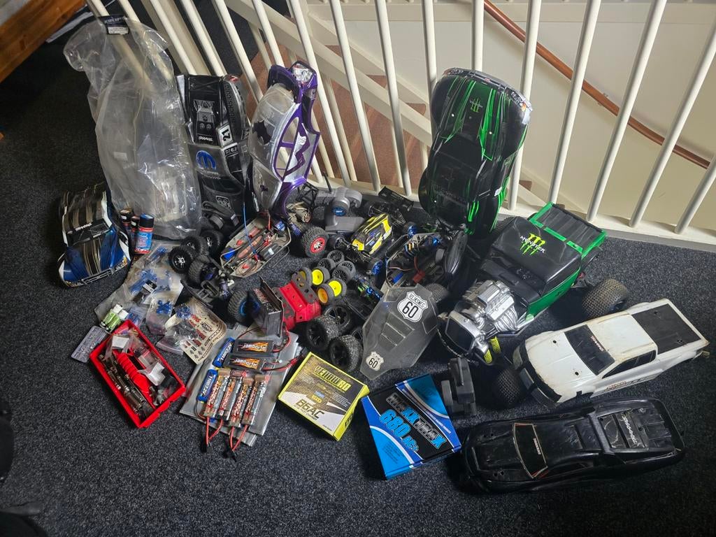 Heel veel RC Traxxas Slash 2x, Emaxx en Losi Minieight, Hobby en Vrije tijd, Gebruikt, Auto, Groter dan 1:32, Ophalen