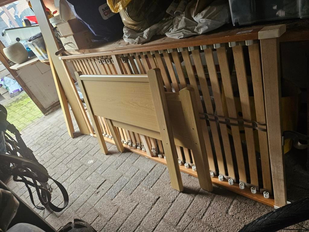1 persoons grene bed. Gratis, Ophalen, Gebruikt, Rond