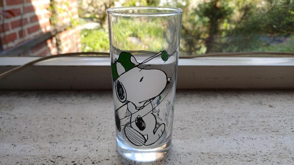 Snoopy Peanuts United Feature Syndicate glas, Verzamelen, Ophalen, Snoopy, Zo goed als nieuw, Beeldje of Figuurtje