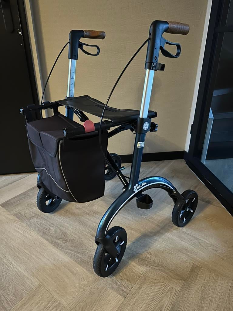 Saljol carbon rollator zo goed als nieuw, Diversen, Rollators, Zo goed als nieuw, Lichtgewicht, Opvouwbaar, Ophalen of Verzenden
