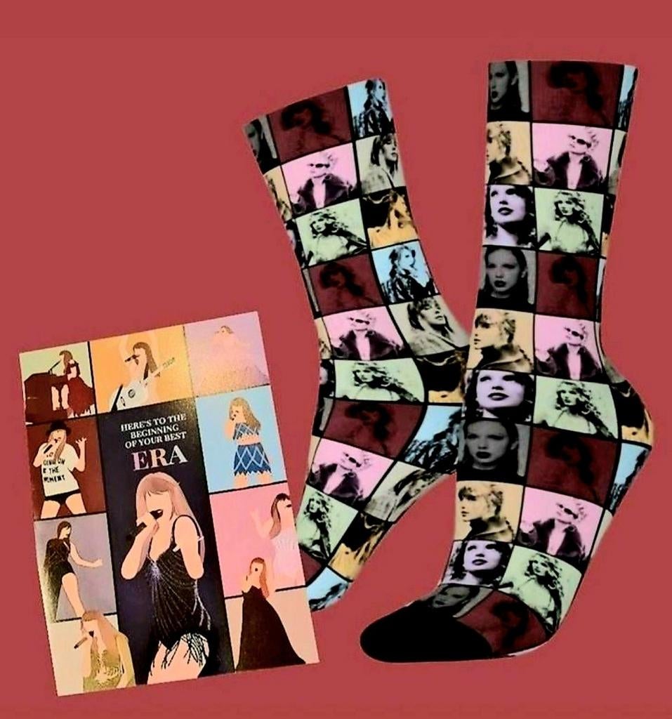 TAYLOR SWIFT SOKKEN + VERJAARDAGS KAART TAYLOR SWIFT, Ophalen of Verzenden, Nieuw