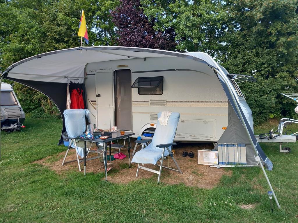 Weinsberg CaraOne 390QD incl voortent, luifels, mover etc., Caravans en Kamperen, Overige merken, Dwarsbed, Treinzit, Particulier