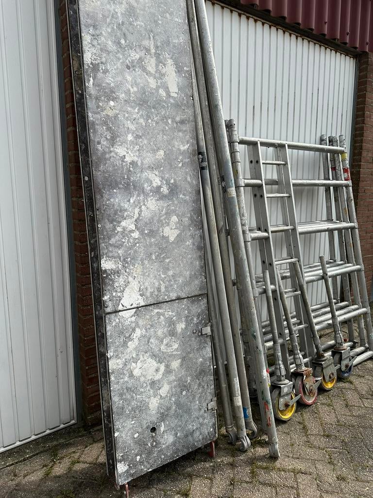 Klus steiger Rolsteiger 305 x 135 werkhoogte 5 meter, Doe-het-zelf en Verbouw, Steigers, Gebruikt, Rolsteiger of Kamersteiger