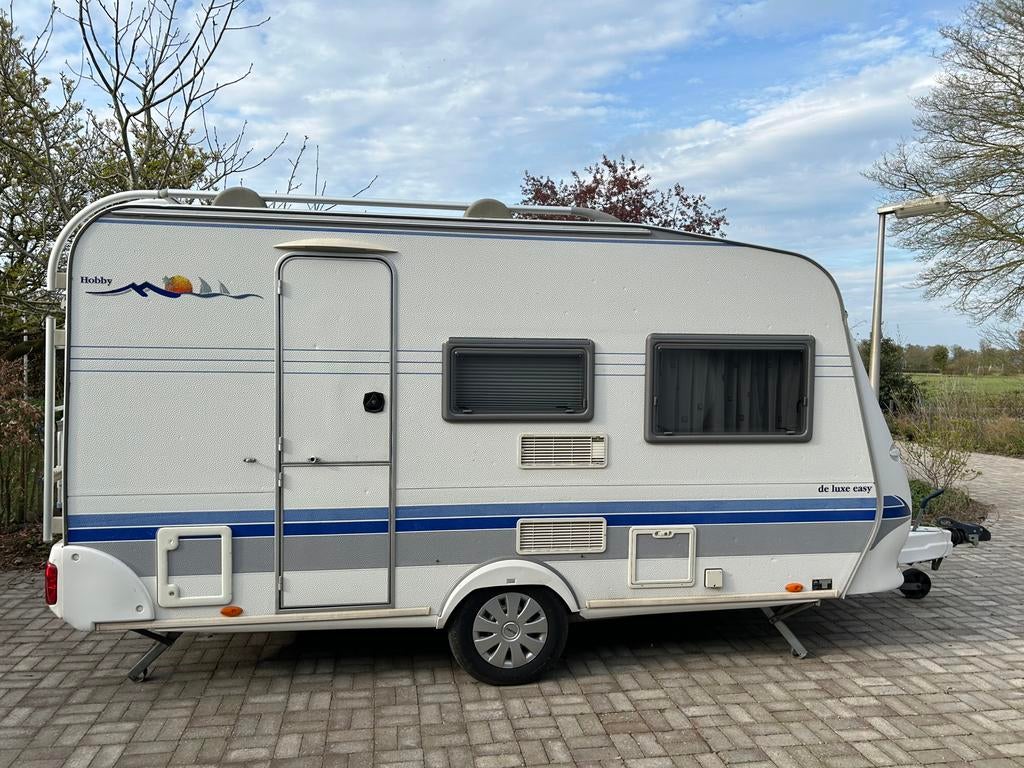 Caravan Hobby de luxe easy 400kb - met 5 slaapplaatsen!, Caravans en Kamperen, Hobby, Treinzit, Particulier, Ringverwarming