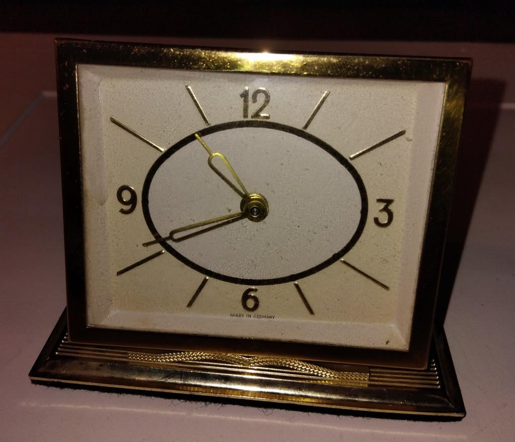 Vintage Duits Reisklokje - Jaren 65- 70 Goudkleurig, Antiek en Kunst, Antiek | Klokken, Ophalen of Verzenden