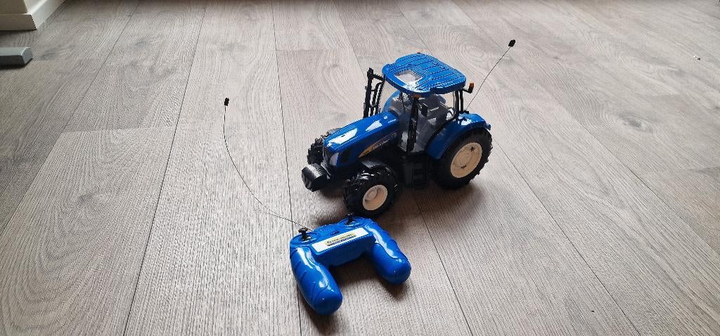Bestuurbare New Holland tractor, Ophalen of Verzenden, Zo goed als nieuw, Afstandsbediening