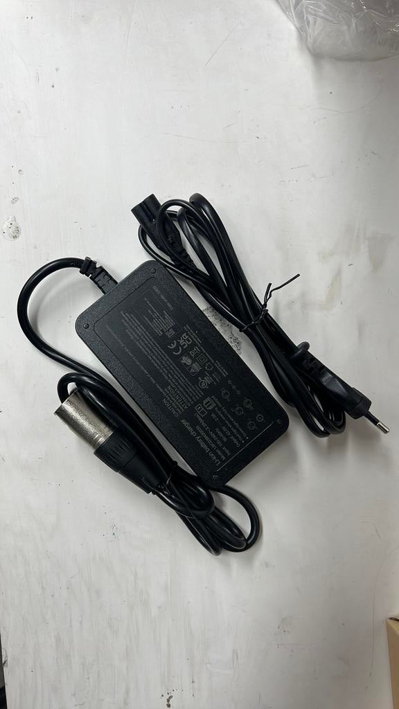 Bionx oplader E-Bike 4-pins, Ophalen of Verzenden, Zo goed als nieuw