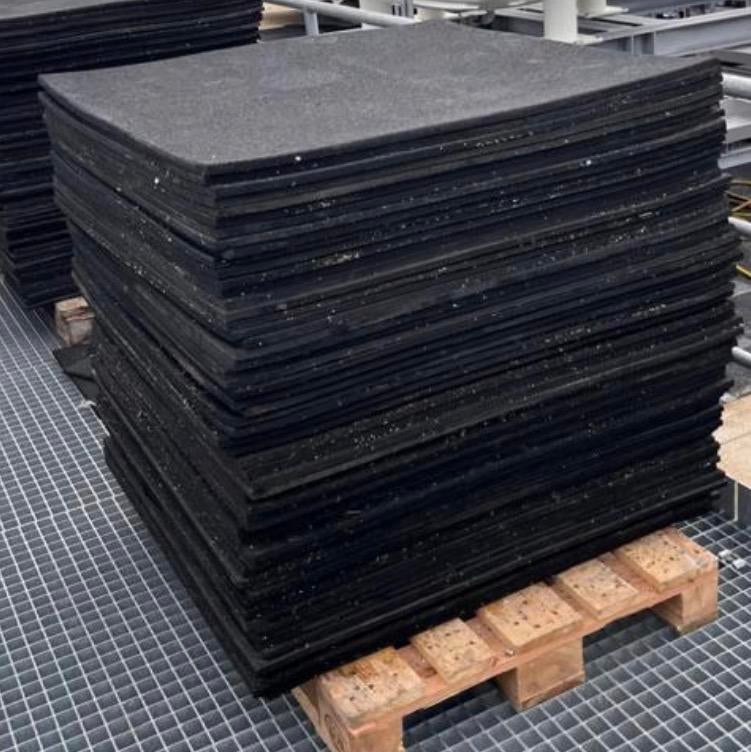+- 3120 stuks 100x100 rubberen tegels, Ophalen, Zo goed als nieuw, Overige typen