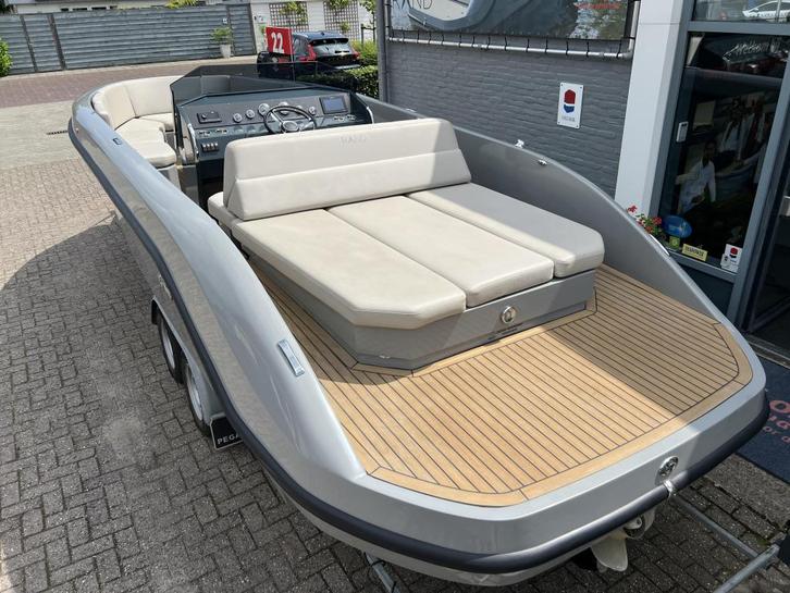 RAND Play 24 met Mercruiser 250 pk en groot zonnedek, Watersport en Boten, Sloepen, Gebruikt, 70 pk of meer, 6 meter of meer, Binnenboordmotor
