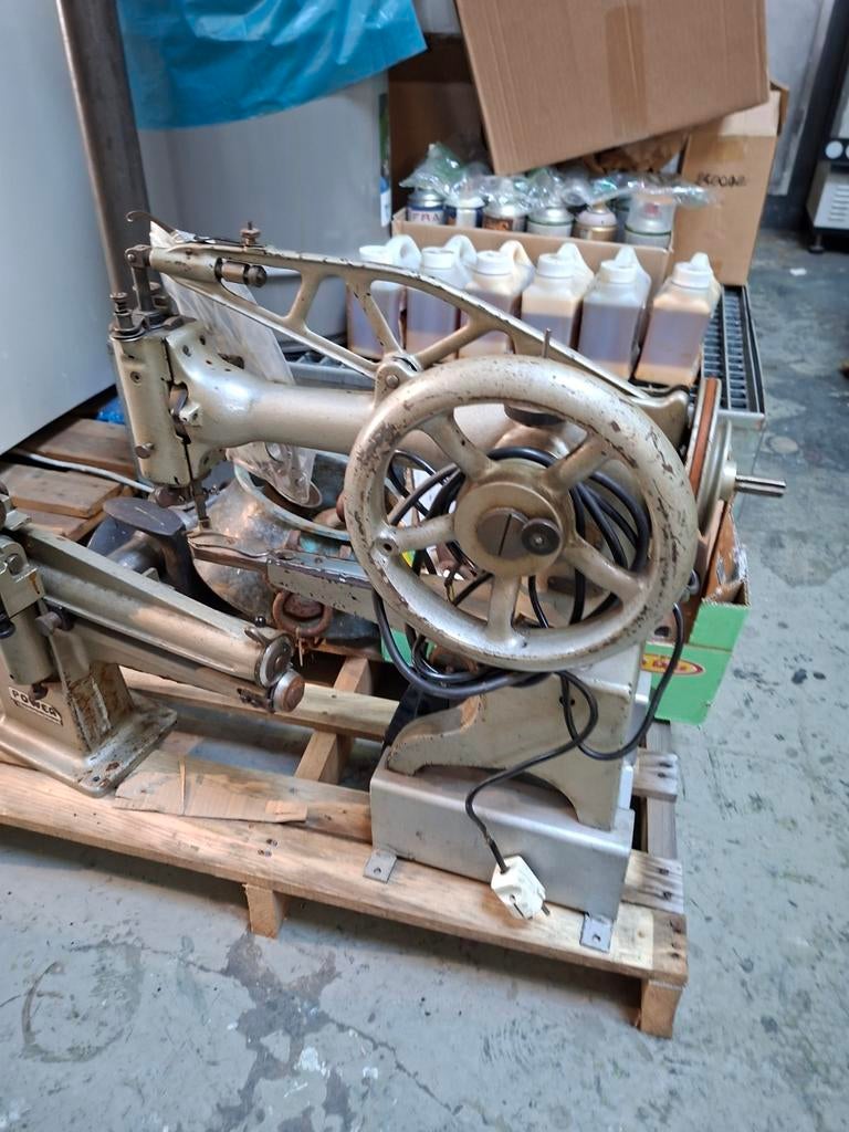 Antieke Industriële Naaimachine - Robuust en Functioneel, Ophalen of Verzenden