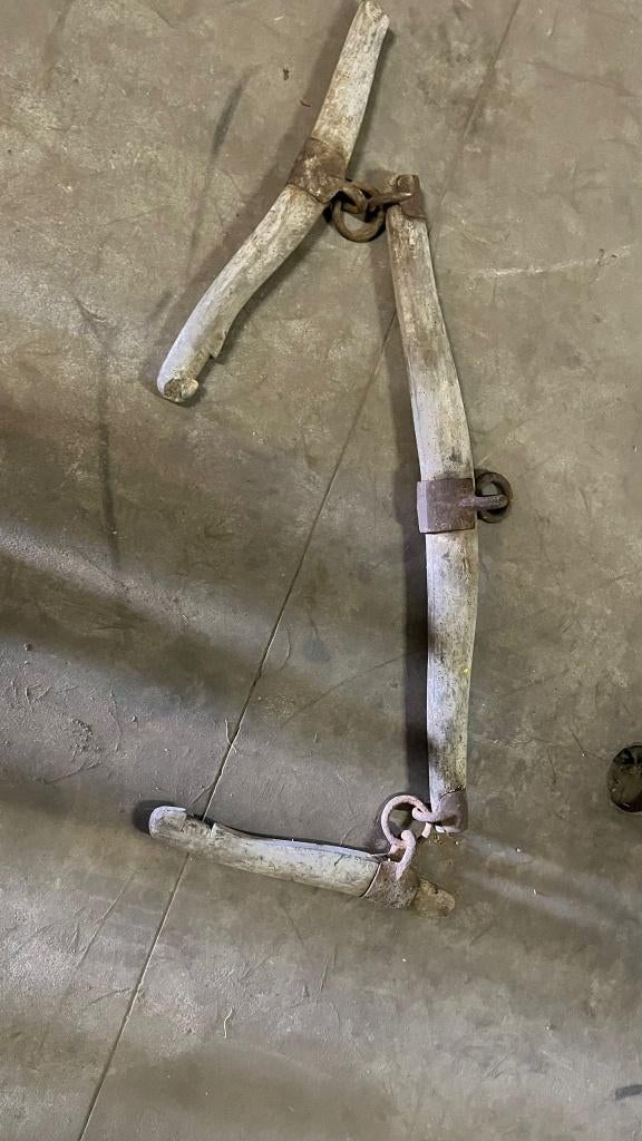 Oude houten juk ossenjok decoratie, Ophalen