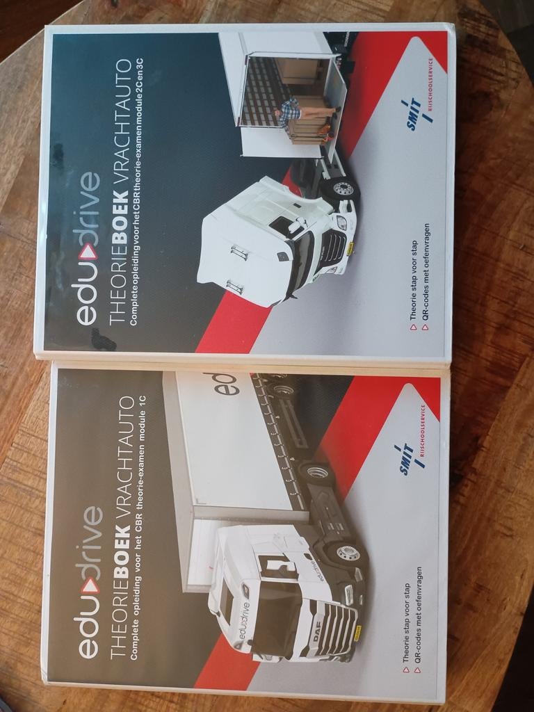 Theorieboek vrachtauto + online voor CE rijbewijs, Boeken, Ophalen of Verzenden, Zo goed als nieuw, Autotechniek