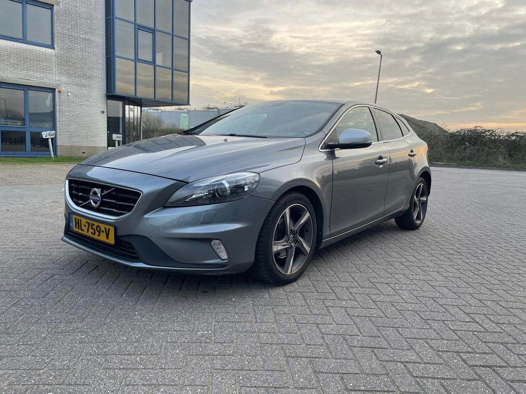 Volvo V40 2.0 D2 R-Design Grijs 2015 ! In goede staat !, 4 cilinders, 1969 cc, Origineel Nederlands, 140 €/maand