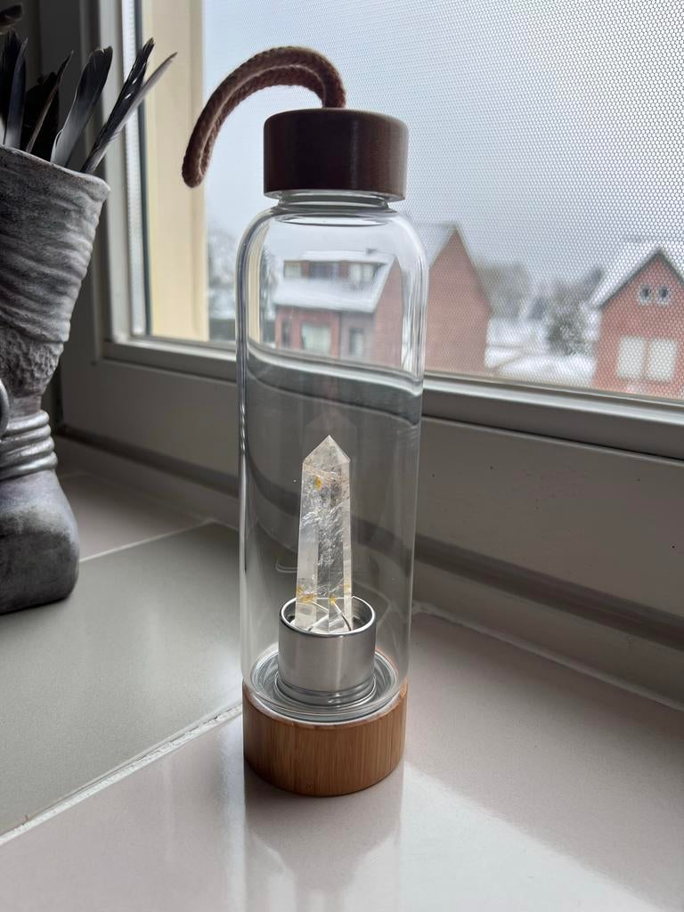 Glazen waterfles met bergkristal en beschermhoes, Ophalen of Verzenden, Mineraal