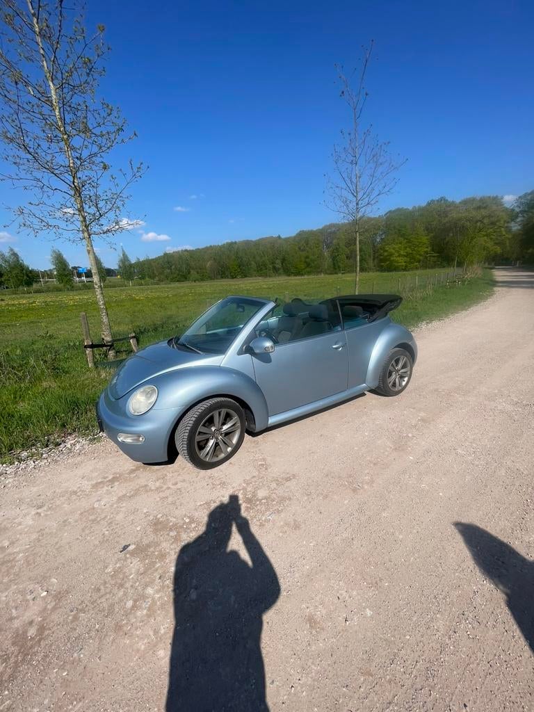 Volkswagen Beetle (Kever) 1.6 Cabriolet 75KW 2004 Blauw, Auto's, Stof, 4 cilinders, Cabriolet, 75 €/maand