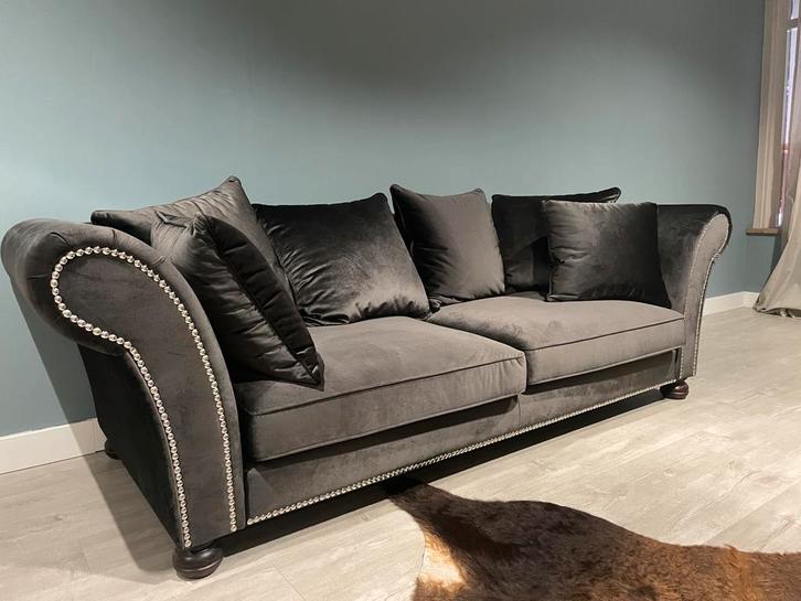 Luxe Vintage Kasteelbank - Zwart Velours, Huis en Inrichting, Banken | Bankstellen, Zo goed als nieuw, Rechte bank, Driepersoons