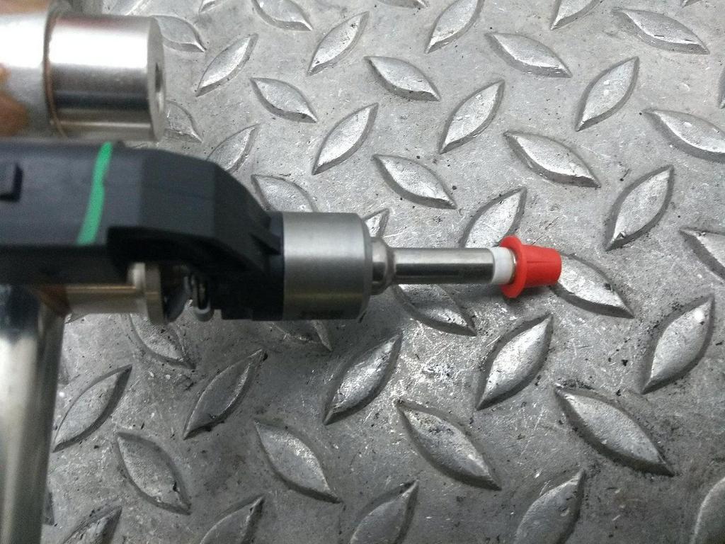 VOLKSWAGEN TOUAREG BRANDSTOF INJECTOR / VERSTUIVER 2015, Ophalen of Verzenden, Gebruikt, Stiba lid