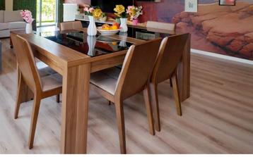 Modern Wood & Glass Dining Table + 5 Chairs – Like New! beschikbaar voor biedingen