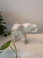 Porseleinen beeldje van olifant, Verzamelen, Beelden en Beeldjes, Ophalen of Verzenden, Zo goed als nieuw