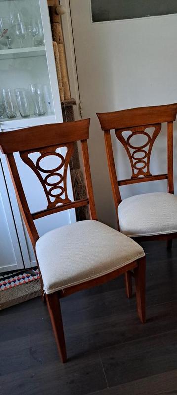 4 Houten eetkamerstoelen met vering beschikbaar voor biedingen
