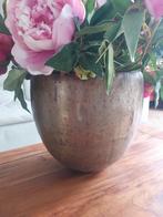 Fraaie ijzeren pot goudkleurig met rode binnenkant, Tuin en Terras, 25 tot 40 cm, Rond, Ophalen of Verzenden, Zo goed als nieuw