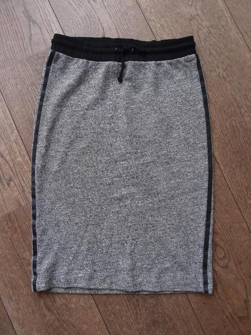 Mooie GSUS Industries sweat rok maat M 38, Kleding | Dames, Rokken, Zo goed als nieuw, Maat 38/40 (M), Grijs, Boven de knie, Ophalen of Verzenden