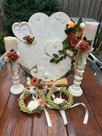 Leuke harten bord voor bruiloft met kransen en kandalaars, Ophalen of Verzenden, Gebruikt, Versiering, Geboorte of Huwelijk