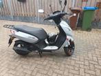 Peugeot Kisbee scooter - Zo goed als nieuw!, Fietsen en Brommers, Snorfietsen en Snorscooters, Ophalen, Zo goed als nieuw, Benzine
