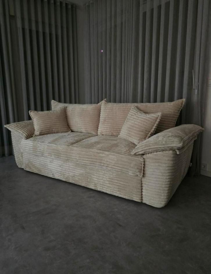 Te koop NIEUWE 3 zits bank NOG IN DE VERPAKKING., Huis en Inrichting, Banken | Bankstellen, Ophalen