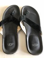 2 paar slippers maat 45 Uggs en Lacoste, Kleding | Heren, Schoenen, Ophalen of Verzenden, Zo goed als nieuw