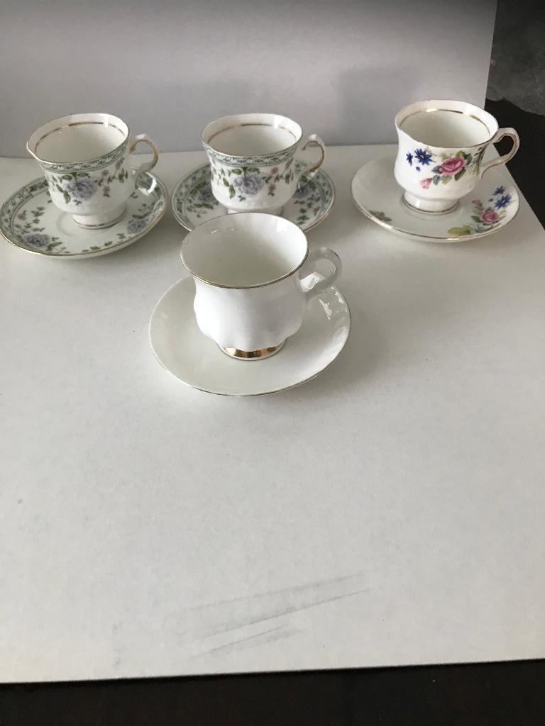 3 kop en schotel cambridge carden collection fine bona etc., Nieuw, Ophalen of Verzenden, Overige stijlen, Kop(pen) en/of Schotel(s)