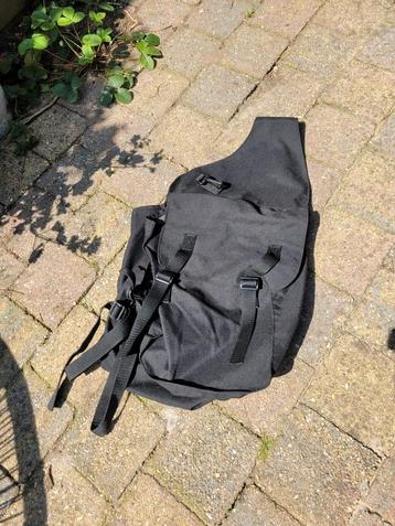 Zwarte zadeltas  beschikbaar voor biedingen