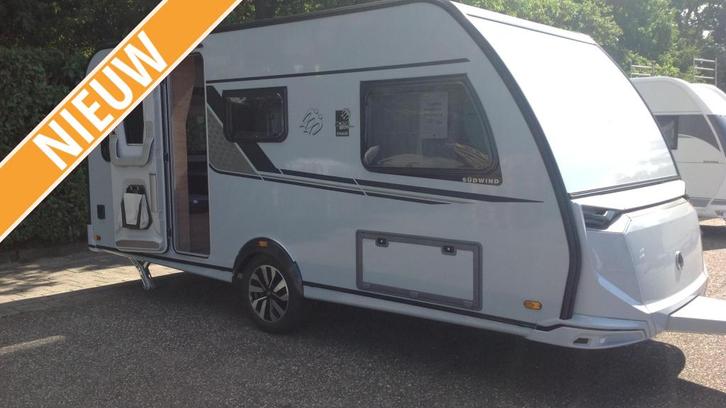 Knaus Sudwind Black Selection 460 EU, Caravans en Kamperen, Caravans, tot en met 4, Standaardzit, Knaus, 2 aparte bedden, Overige typen