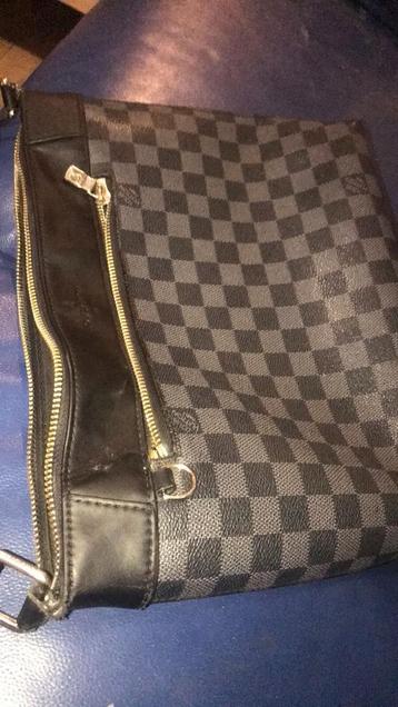 Louis Vuitton schoudertas  beschikbaar voor biedingen