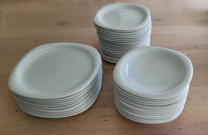 Rosenthal servies - Studio Line Suomi, Huis en Inrichting, Keuken | Servies, Zo goed als nieuw, Bord(en), Overige stijlen, Porselein