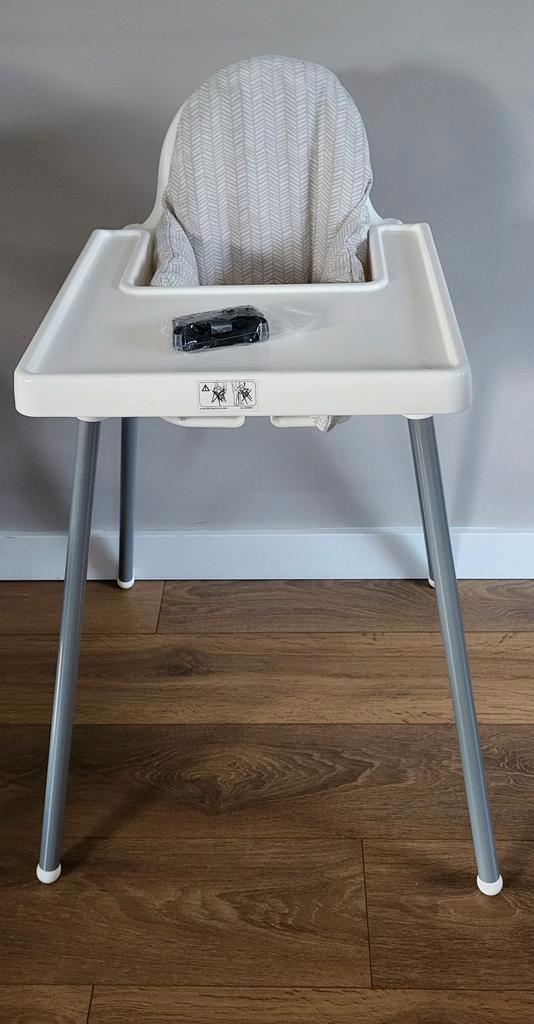 Ikea Antilop kinderstoel wit, Kinderen en Baby's, Kinderstoelen, Zo goed als nieuw, Overige typen, Afneembaar eetblad, Gordel(s)