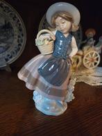 Lladro 5521 "Sweet Scent", Antiek en Kunst, Antiek | Porselein, Ophalen of Verzenden