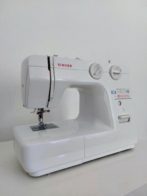 Singer Naaimachine Model 1120, Hobby en Vrije tijd, Naaimachines en Toebehoren, Zo goed als nieuw, Naaimachine, Singer, Ophalen
