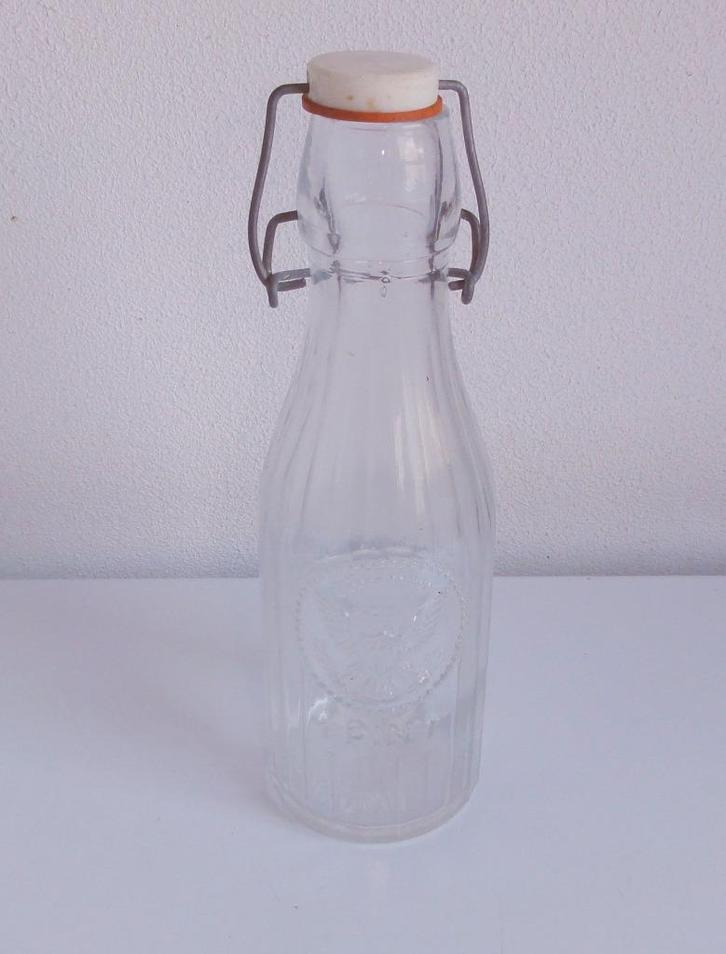 Flesje, glazen fles met adelaar 1967 Crownford made in Italy, Antiek en Kunst, Antiek | Glas en Kristal, Ophalen of Verzenden