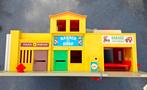 Fisher Price garage, dorpsplein, Ophalen of Verzenden, Gebruikt, Speelset