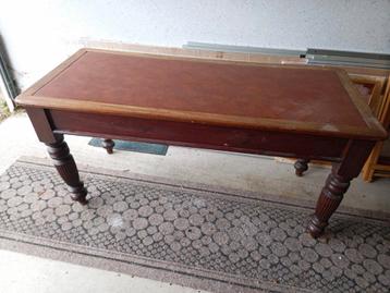 Grote wat lagere Engelse antieke lange tafel. beschikbaar voor biedingen