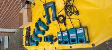 4Makita schroef machine 5 laders 1 12volds voeding +++++ beschikbaar voor biedingen