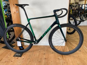 Nieuwe Factor LS frameset met BI 34 ceramicspeed gravelbike