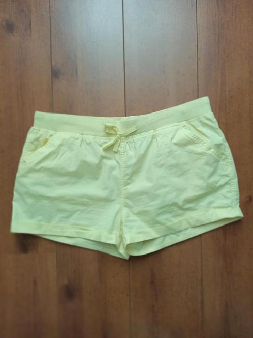 Gele korte broek Maat 42., Kleding | Dames, Broeken en Pantalons, Zo goed als nieuw, Maat 42/44 (L), Geel, Kort, Ophalen of Verzenden
