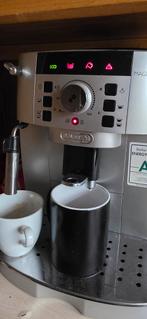 Delonghi Bonen Koffieapparaat, Witgoed en Apparatuur, Koffiezetapparaten, Gebruikt, Koffiemachine, 2 tot 4 kopjes, Afneembaar waterreservoir