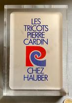 Pierre Cardin, Vintage Plexiglas Reclame Presse Papier, Verzamelen, Ophalen of Verzenden, Gebruikt, Reclamebord