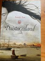 Duister eiland - Sandi Tan, Ophalen of Verzenden, Zo goed als nieuw, Nederland