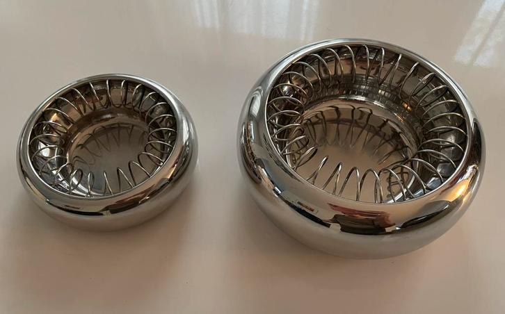 Alessi Spirale asbakken, 2 afmetingen,met losse spiraal, igs, Huis en Inrichting, Overige Huis en Inrichting, Gebruikt, Ophalen
