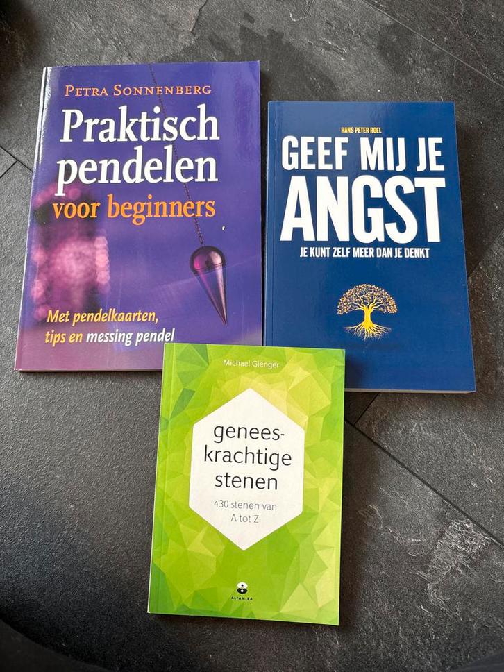Spirituele boeken: Pendelen, Angst, Geneeskrachtige stenen, Boeken, Esoterie en Spiritualiteit, Zo goed als nieuw, Achtergrond en Informatie